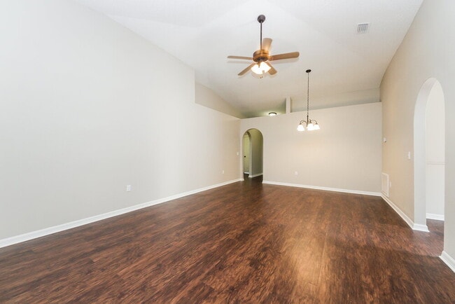 Foto del edificio - 254 Regal Downs Cir