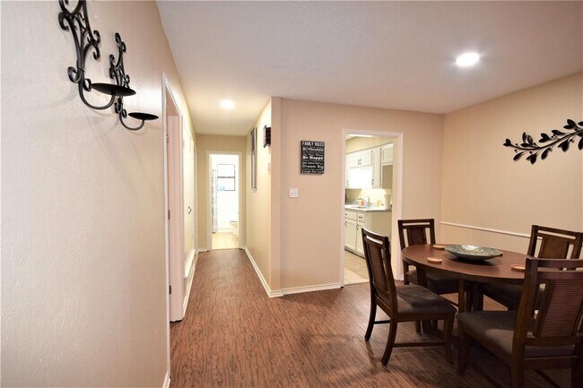 Building Photo - 2419 Garden Oaks Dr