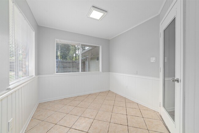 Foto del edificio - 25602 Oakhurst Dr