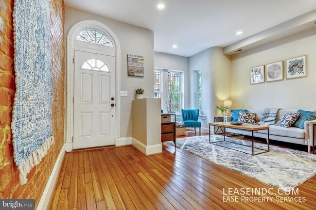 Photo - 766 Harvard St NW House