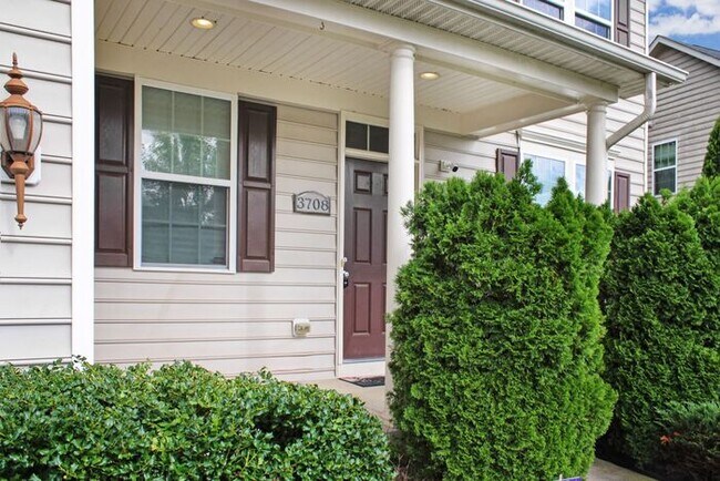 Building Photo - Spectacular 3-Level SFH on Cul-De-Sac in B...