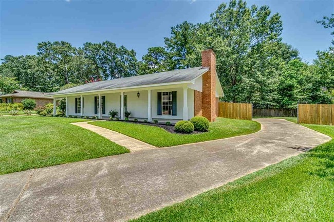 Building Photo - 149 Forest Ridge Dr