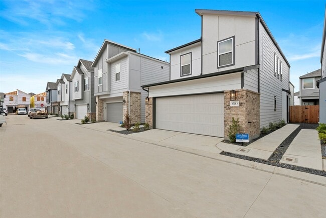 Building Photo - 10013 Rustic Charm St