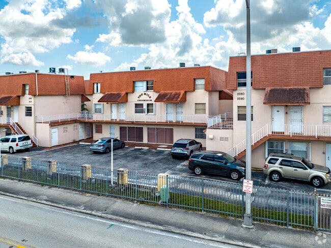 1590 W 46th St Hialeah, FL 33012 - Mile Apartment Condos