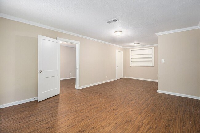 Foto del edificio - 5235 Kingsbury St