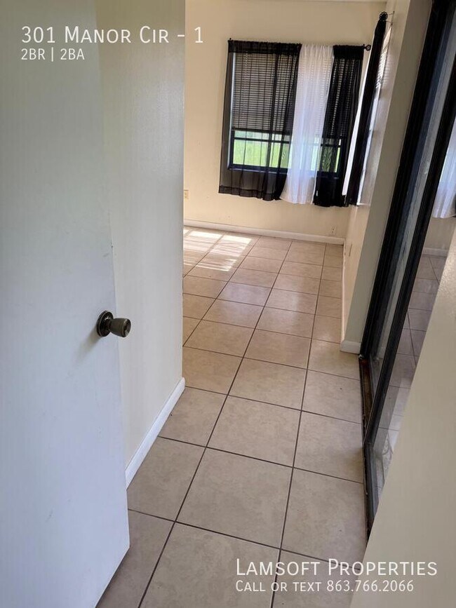 Foto del edificio - 301 Manor Cir