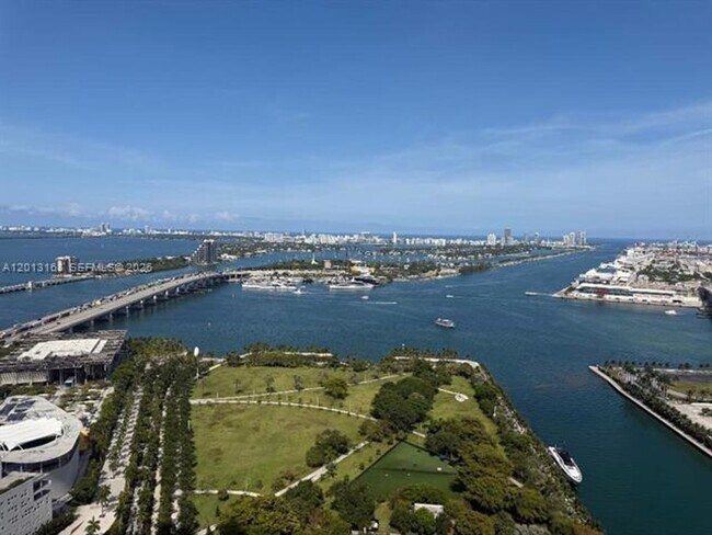 Foto del edificio - 900 Biscayne Blvd
