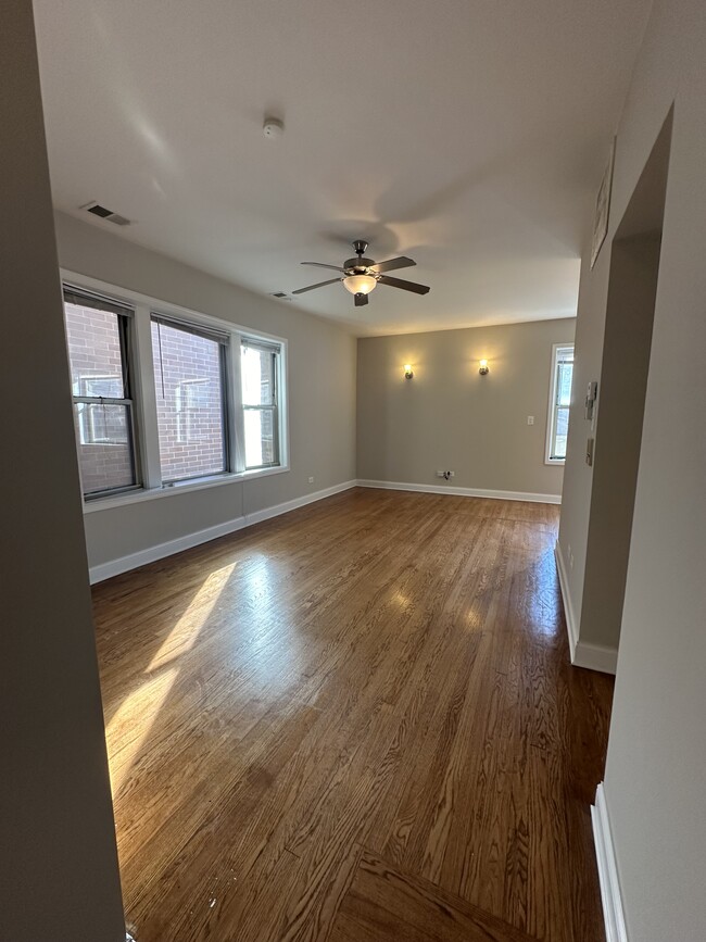 Building Photo - 4210 N Albany Ave