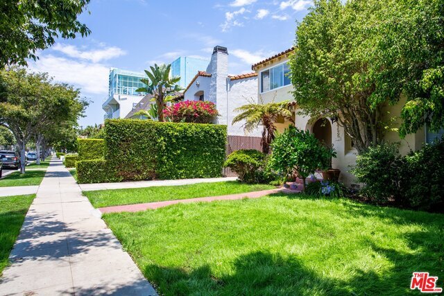 Building Photo - 452 S Roxbury Dr