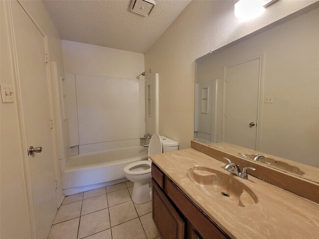 Building Photo - 1324 Bluffview Dr