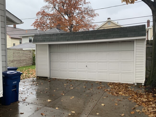 Building Photo - 1611 Bunts Rd
