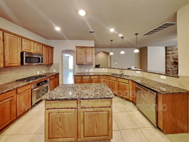 Building Photo - 531 Calm Springs