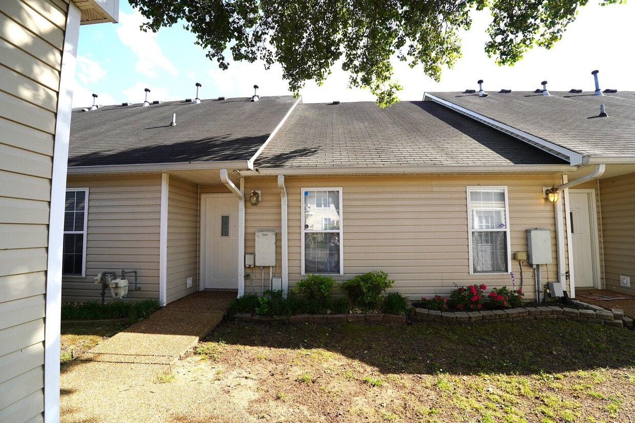 NICE One Level Nashville Area Home Near Lakes and Airport! - NICE One Level Nashville Area Home Near Lakes and Airport!