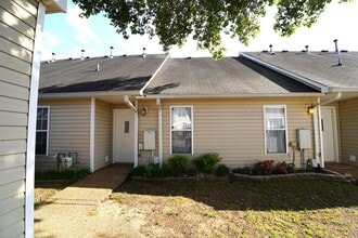 Building Photo - 131 Lake Chateau Dr
