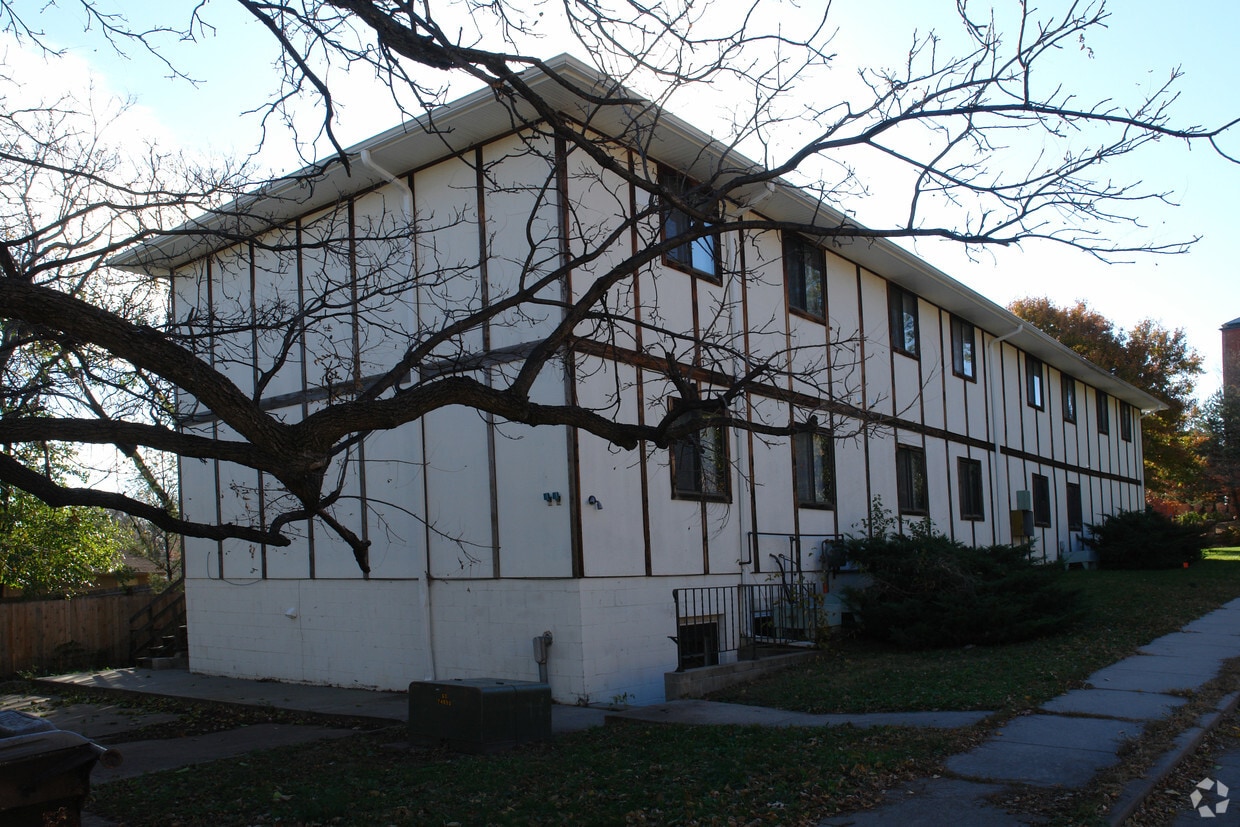 Building Photo - 2032 E St