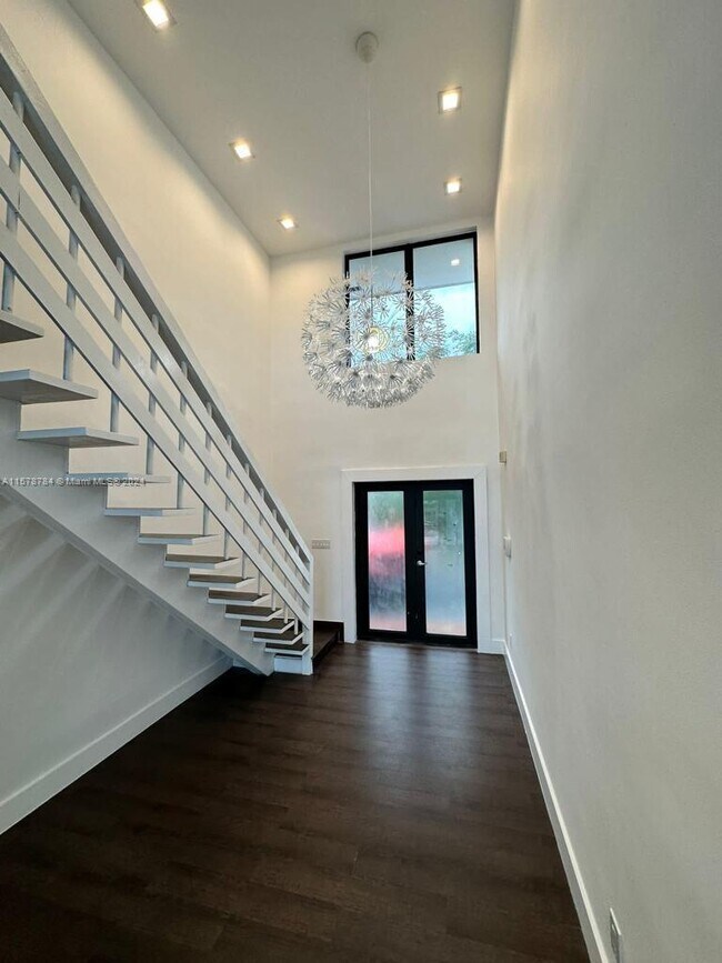 Foto del edificio - 3180 NE 165th St