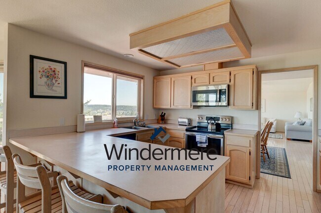 Foto del edificio - 3 Bedroom Home with views located in quiet Sunrise Hill Community neighborhood (with AC & Lawn Ma...