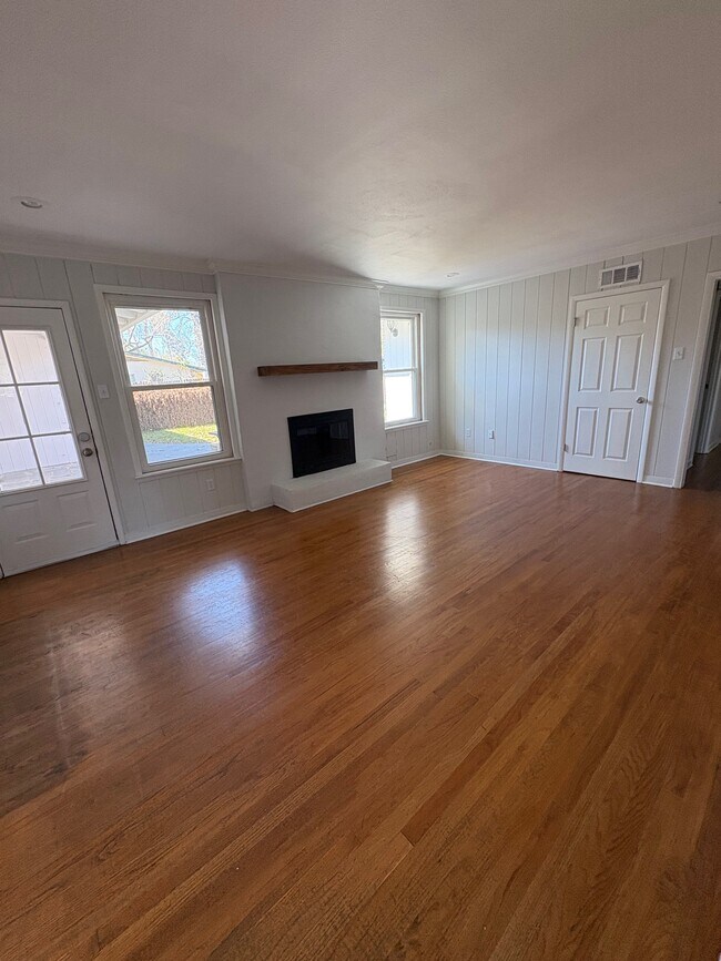 Hogar - 9163 N Parkview Dr