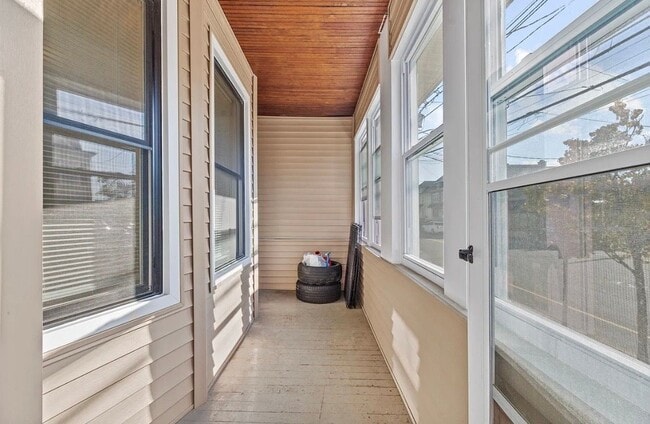 Building Photo - 413 Lanza Ave