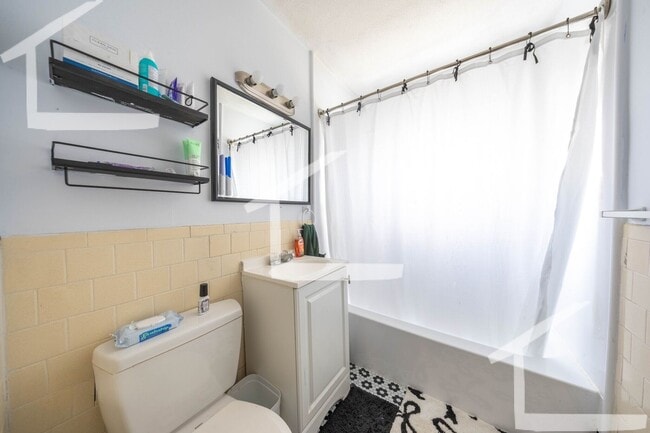 Building Photo - AWESOME 2 BED IN CHESTNUT HILL!!!!!
