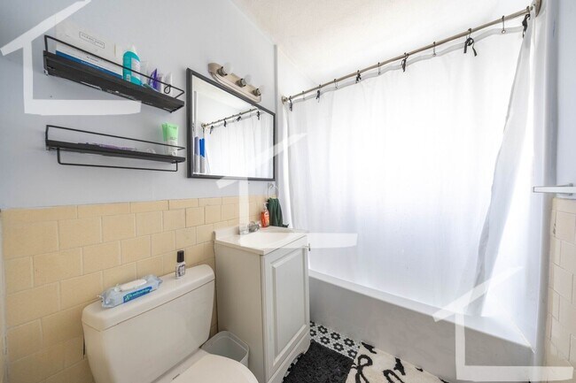 Foto del edificio - AWESOME 2 BED IN CHESTNUT HILL!!!!!