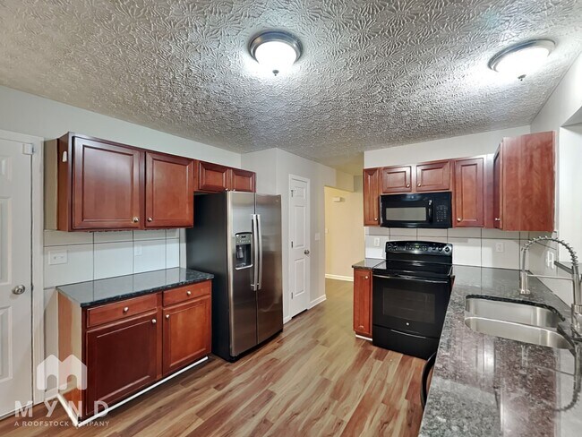 Building Photo - 585 Allis Pl W