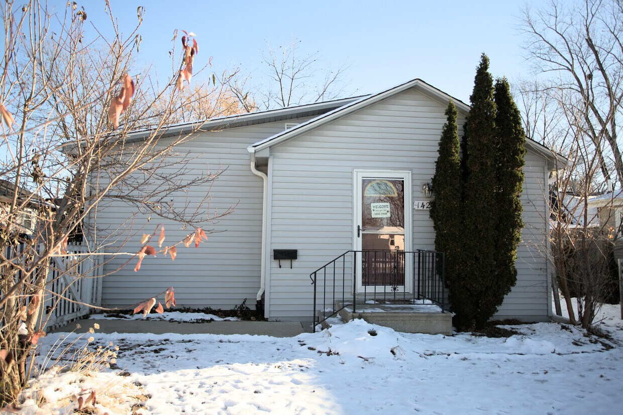 Primary Photo - 1424 Summit Ave