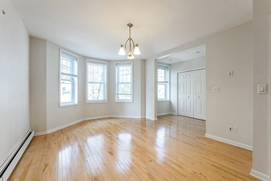 Primary Photo - 160 Edgar St