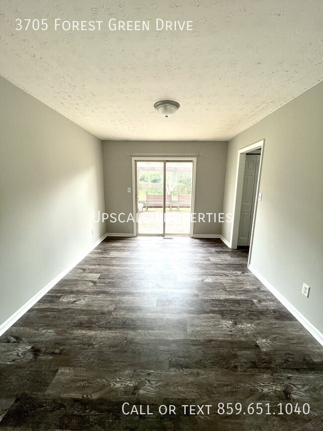 Foto del edificio - 3705 Forest Green Dr