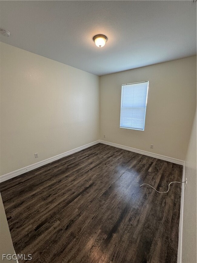 Foto del edificio - 8036 Buttercup Cir