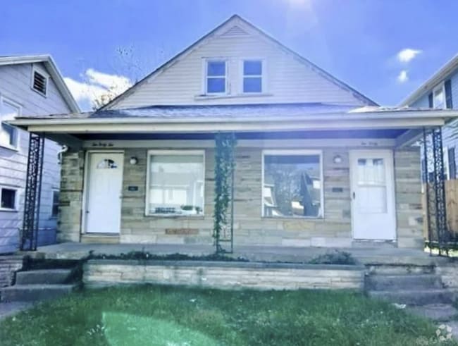 Building Photo - 240 E Siebenthaler Ave