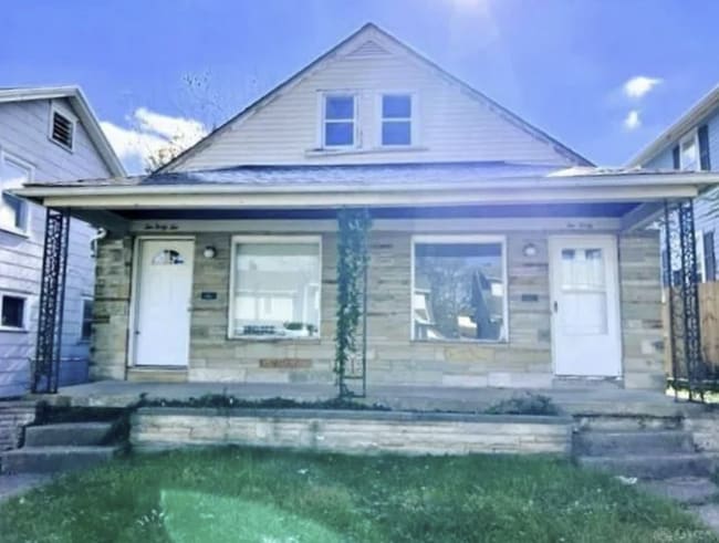 Building Photo - 240 E Siebenthaler Ave