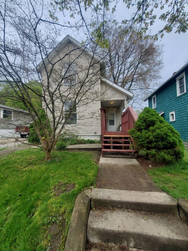 Primary Photo - 3 Bedroom House in North Hill, Akron - FOR...