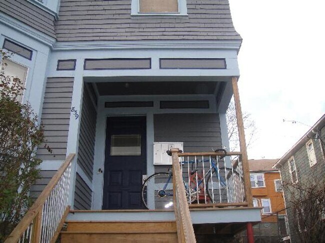 Foto del edificio - 832 Parker St