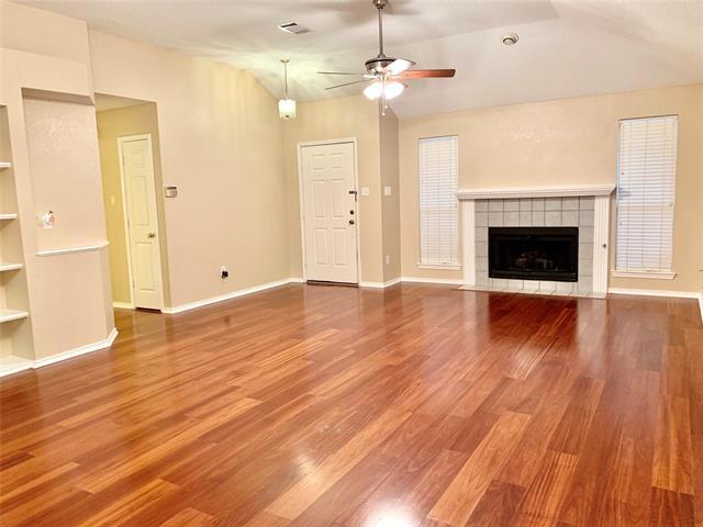 Foto del edificio - 2921 Lake Valley Dr