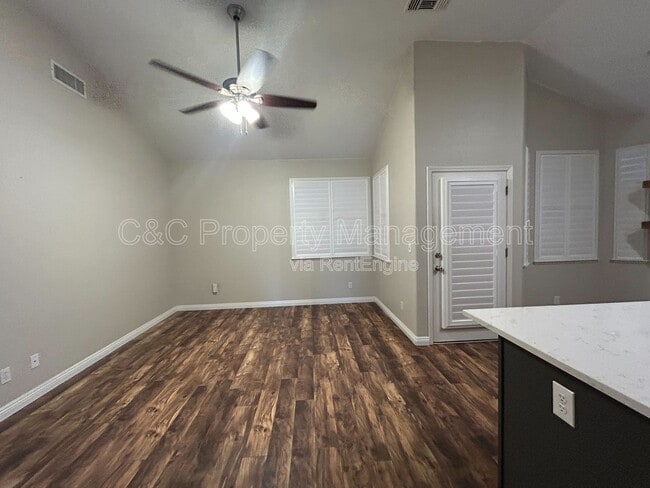 Foto del edificio - 2315 Fairmont Ave