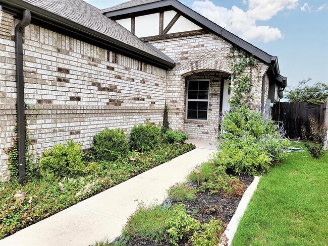 Building Photo - 8307 Prairie Rye Dr