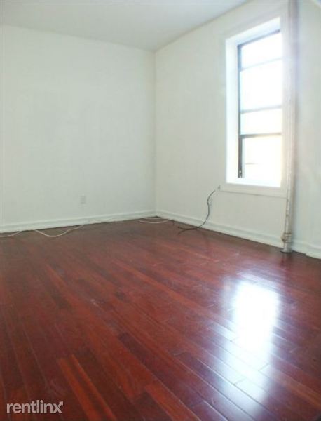Building Photo - 560 W 160th St