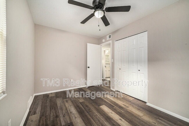 Foto del edificio - 3731 NE Colonial Dr