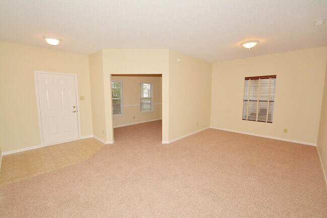 Building Photo - 4 bed 2.5 bath in Noblesville!