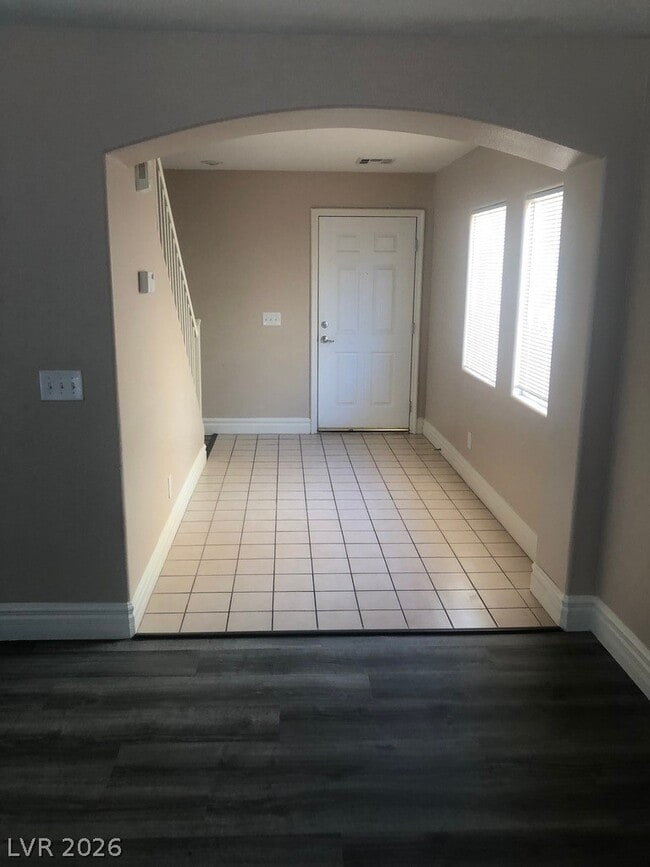 Building Photo - 298 Fairway Woods Dr