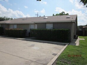 Building Photo - 5513 Lochmoor