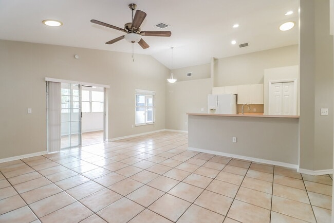 Building Photo - 2113 Cattleman Dr