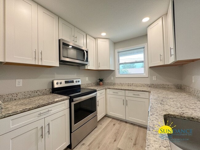 Building Photo - Renovated 4-Bedroom Home in Central Fort W...