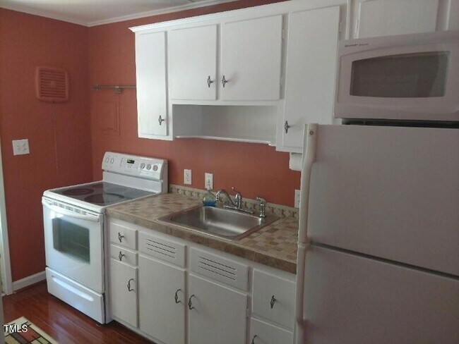 Foto del edificio - 835 Daniels St