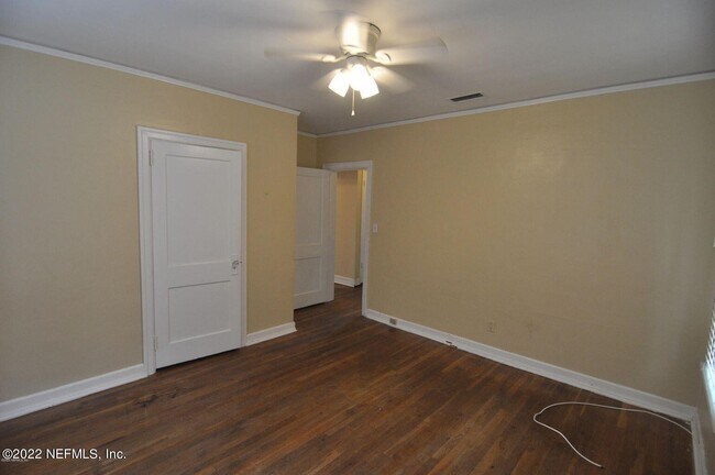 Building Photo - 7730 Lorain St