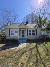 Building Photo - 3202 Wood Ave