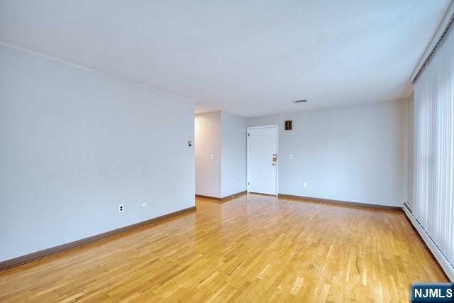Foto del edificio - 44 Newcomb Rd