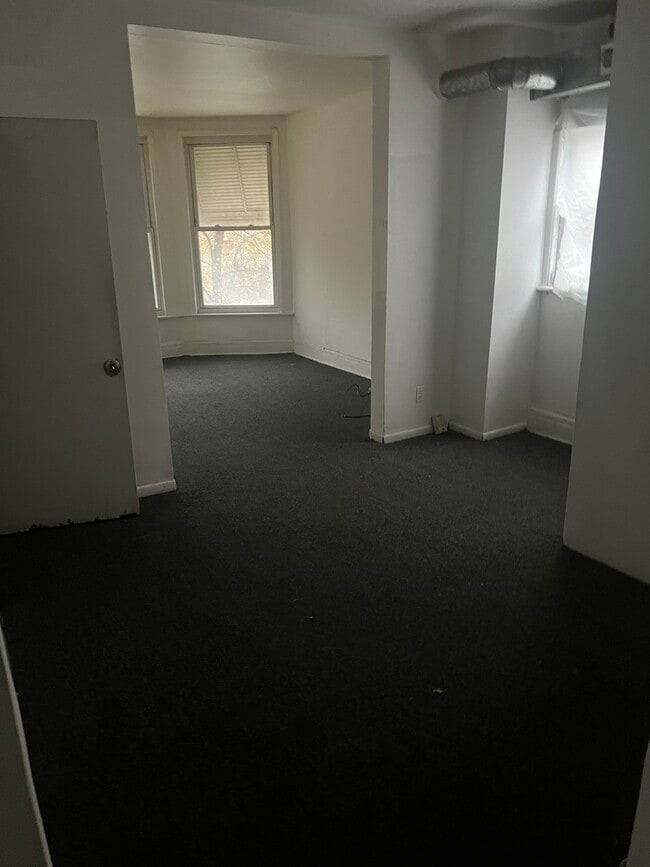 Building Photo - 1845 E 93rd St