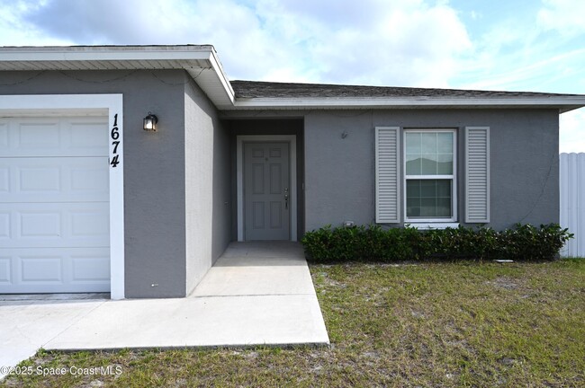 Foto del edificio - 1674 Tilly St SE